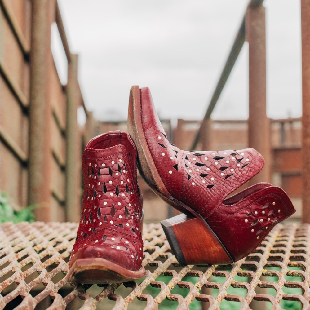Ariat Dixon Studded Red Nake